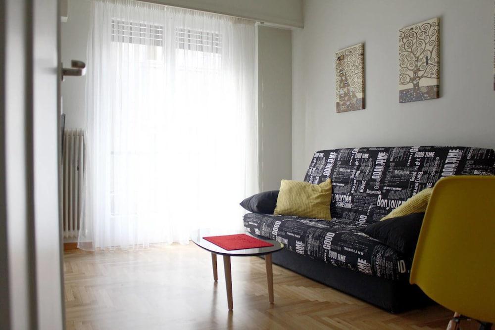 Cheery Apartment In The Center Of Athena Bagian luar foto