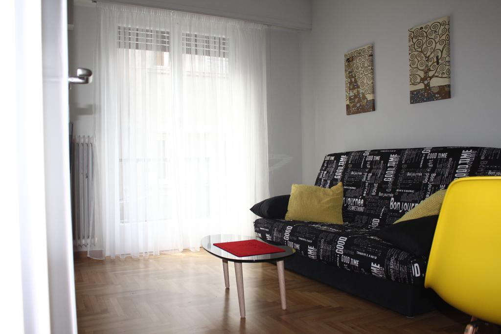 Cheery Apartment In The Center Of Athena Bagian luar foto